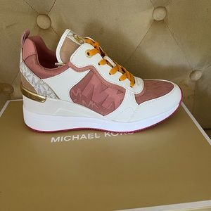 Michael Kors Shoes size 6